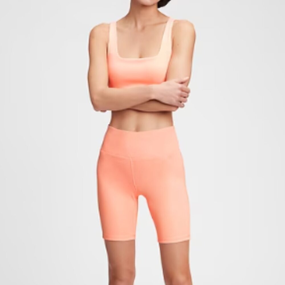 GapFit Brushed Tech Jersey Ribbed High Rise 6" Biker Shorts - Small in Peach